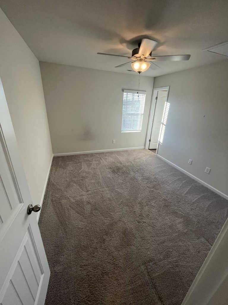 1095 Peony Lane - Photo 10