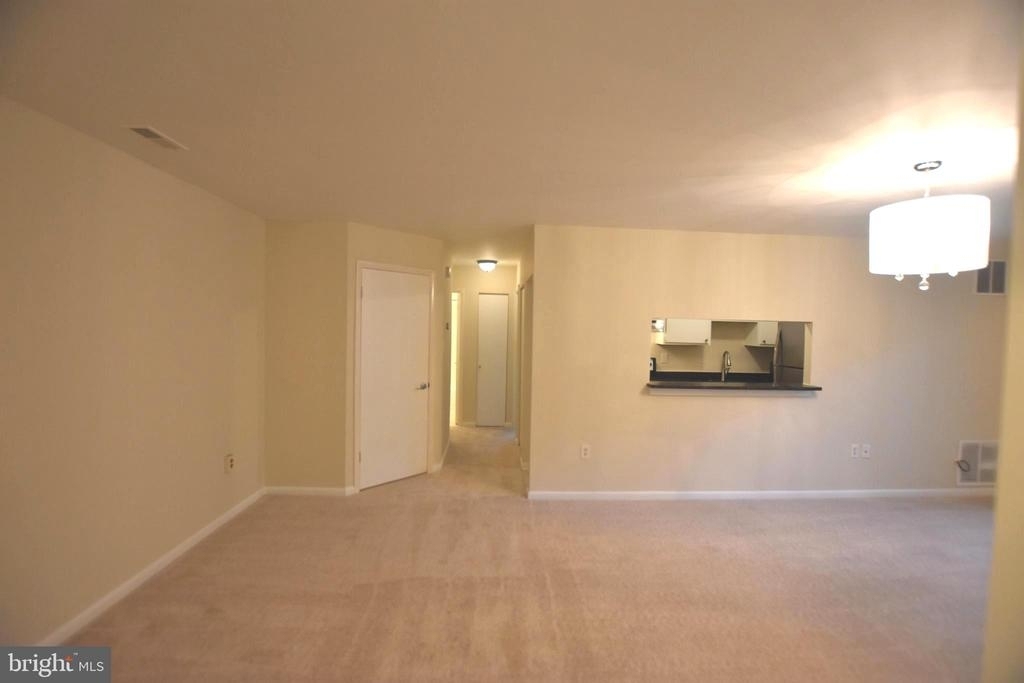 601 Hudson Ave - Photo 3