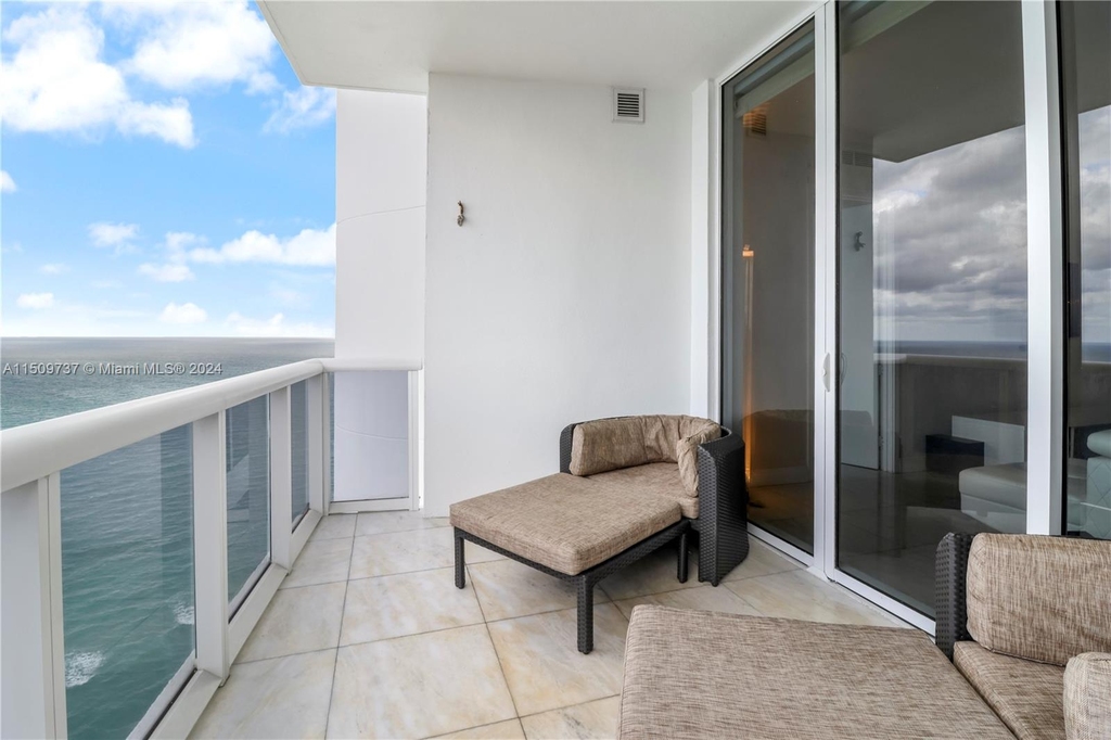 18201 Collins Ave - Photo 19