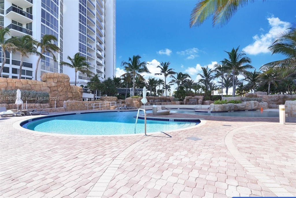 18201 Collins Ave - Photo 37