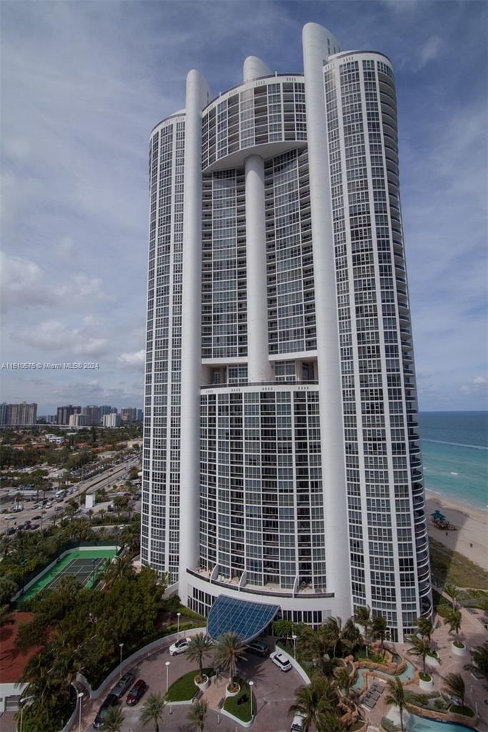 18101 Collins Ave - Photo 14