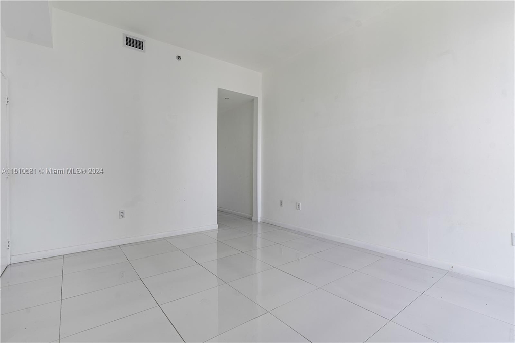 950 Brickell Bay Dr - Photo 6