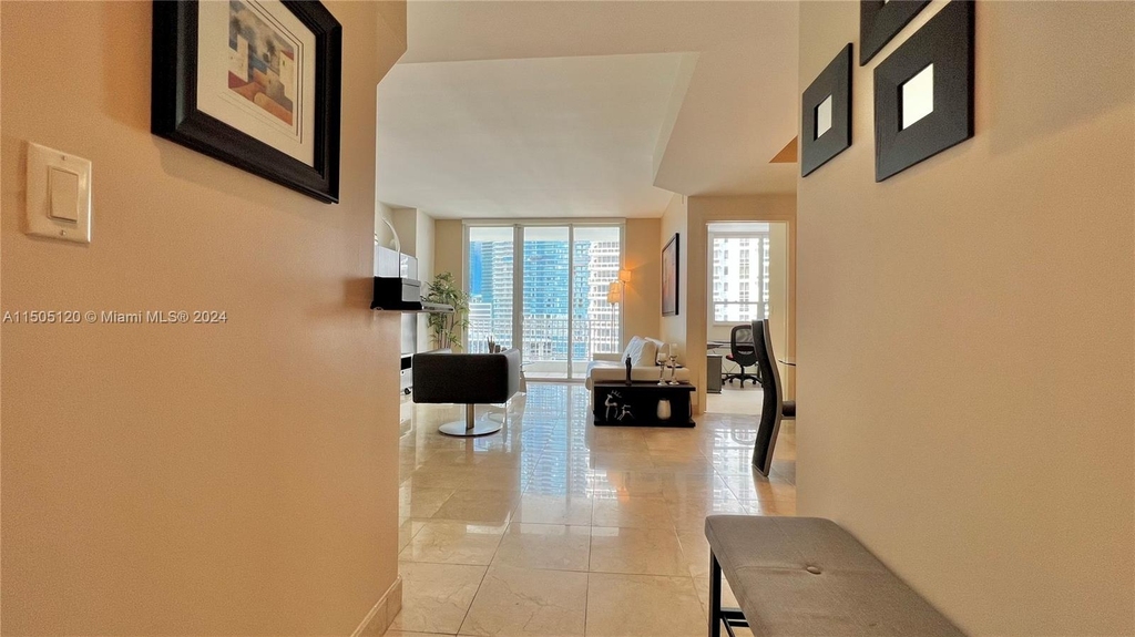 801 Brickell Key Blvd - Photo 2