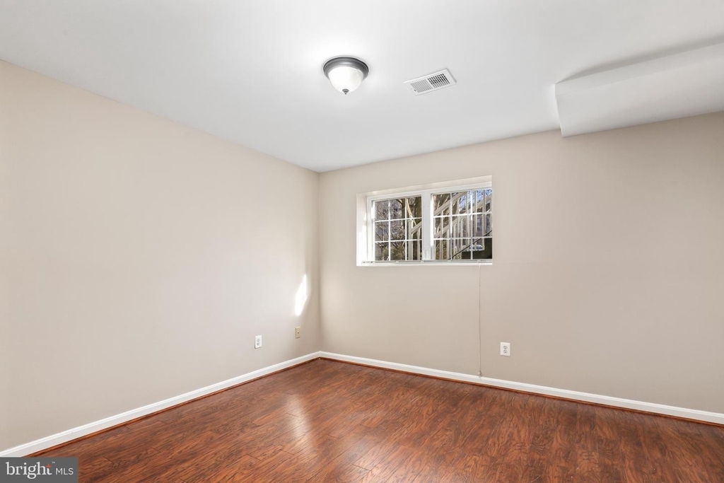 10042 Moxleys Ford Ln - Photo 17