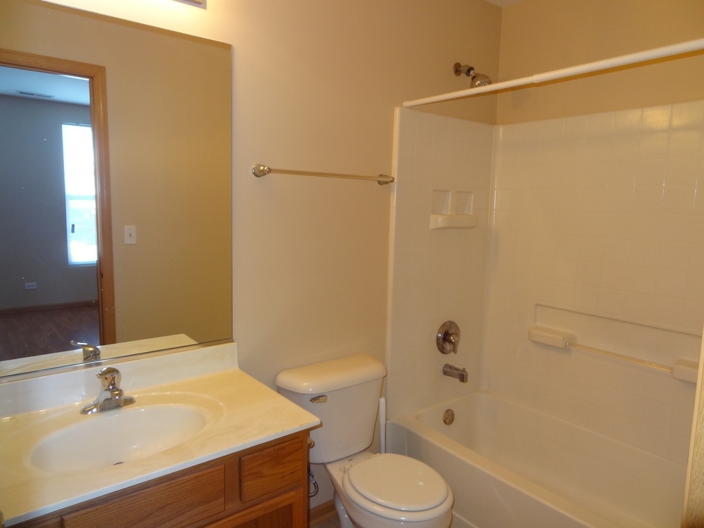 1643 Victoria Park Circle - Photo 2