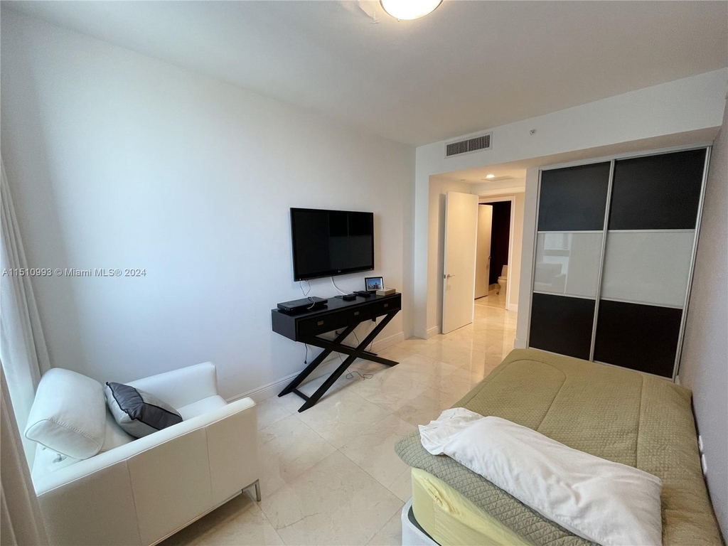 17001 Collins Ave - Photo 29