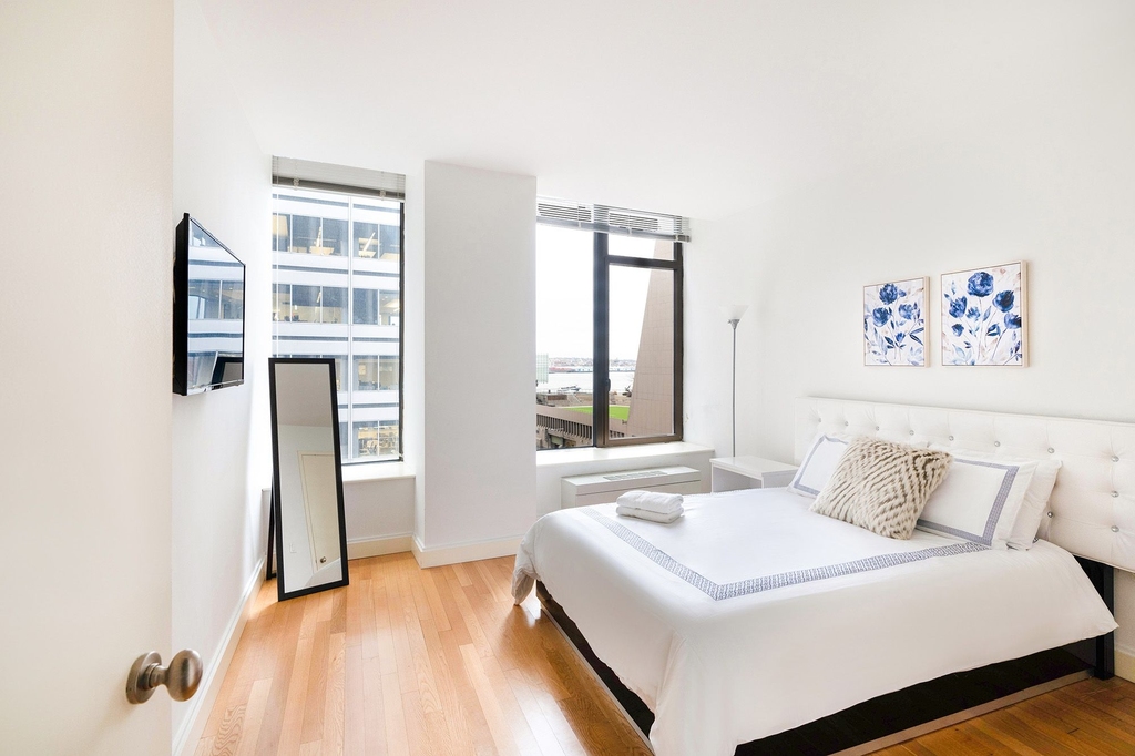 Hanover Square  - Photo 1