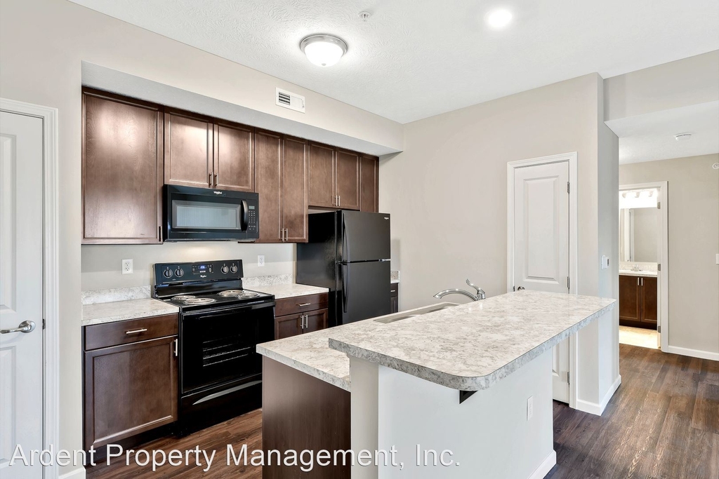 4100 Lakeview Crossing - Photo 2