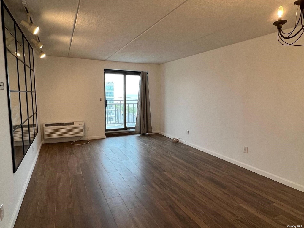 220 W Broadway - Photo 5