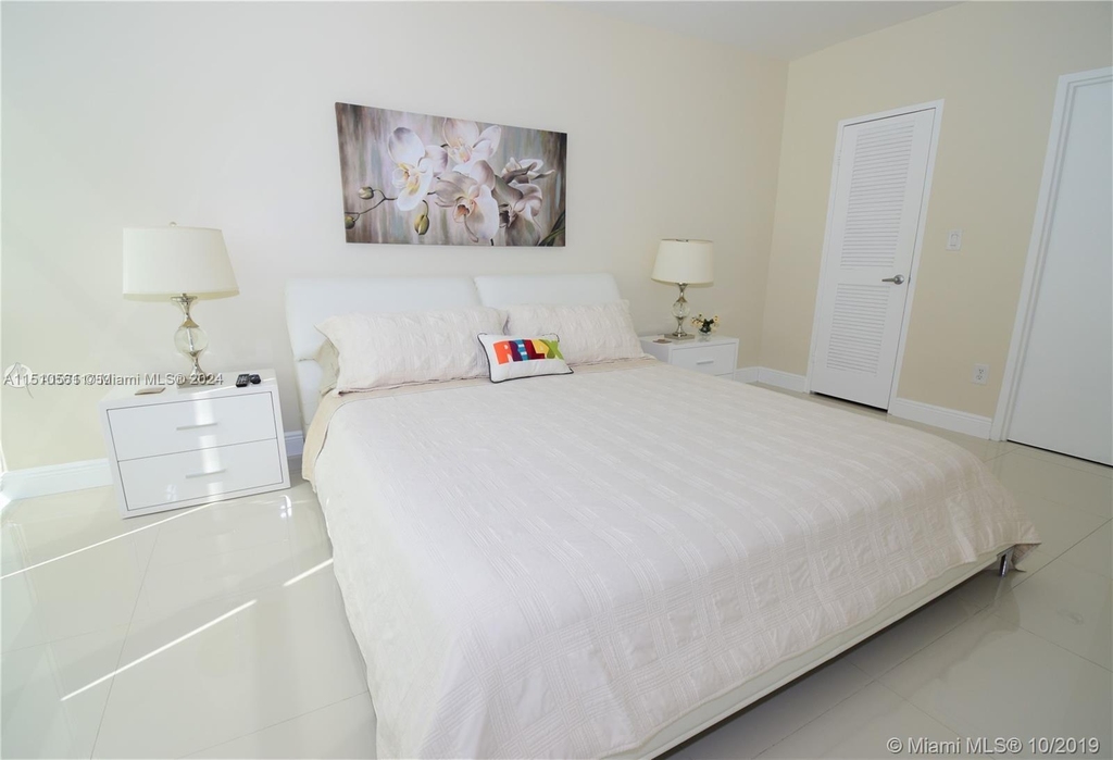 10275 Collins Ave - Photo 23