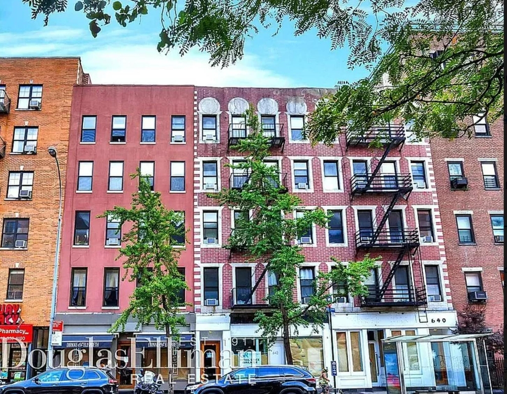 642 Tenth Ave - Photo 4