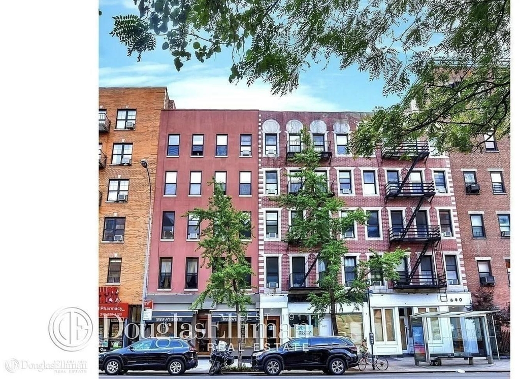 642 Tenth Ave - Photo 1