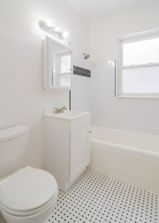 2134 W Arthur - Photo 11