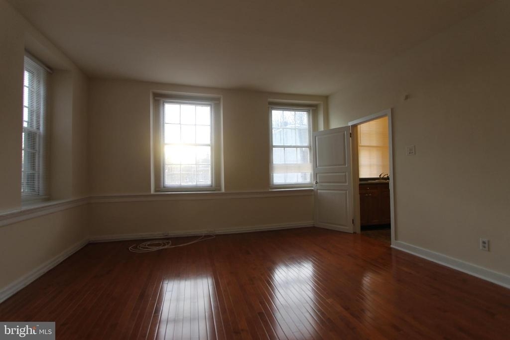 6043 Germantown Ave - Photo 22