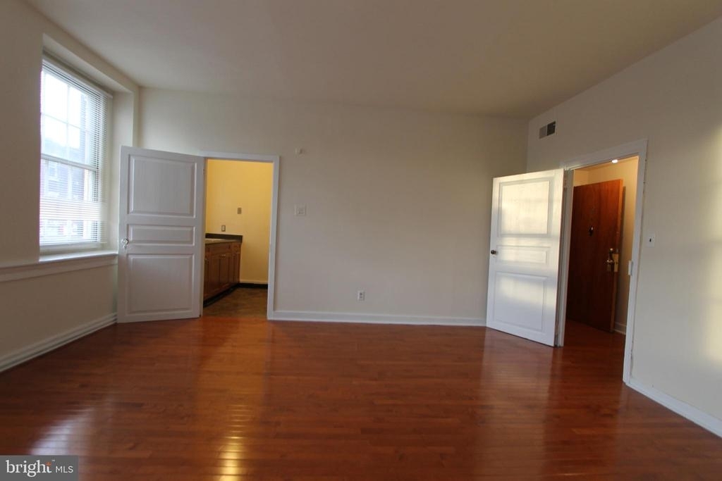 6043 Germantown Ave - Photo 20