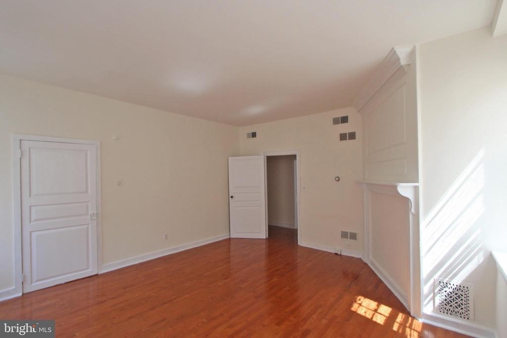 6043 Germantown Ave - Photo 2