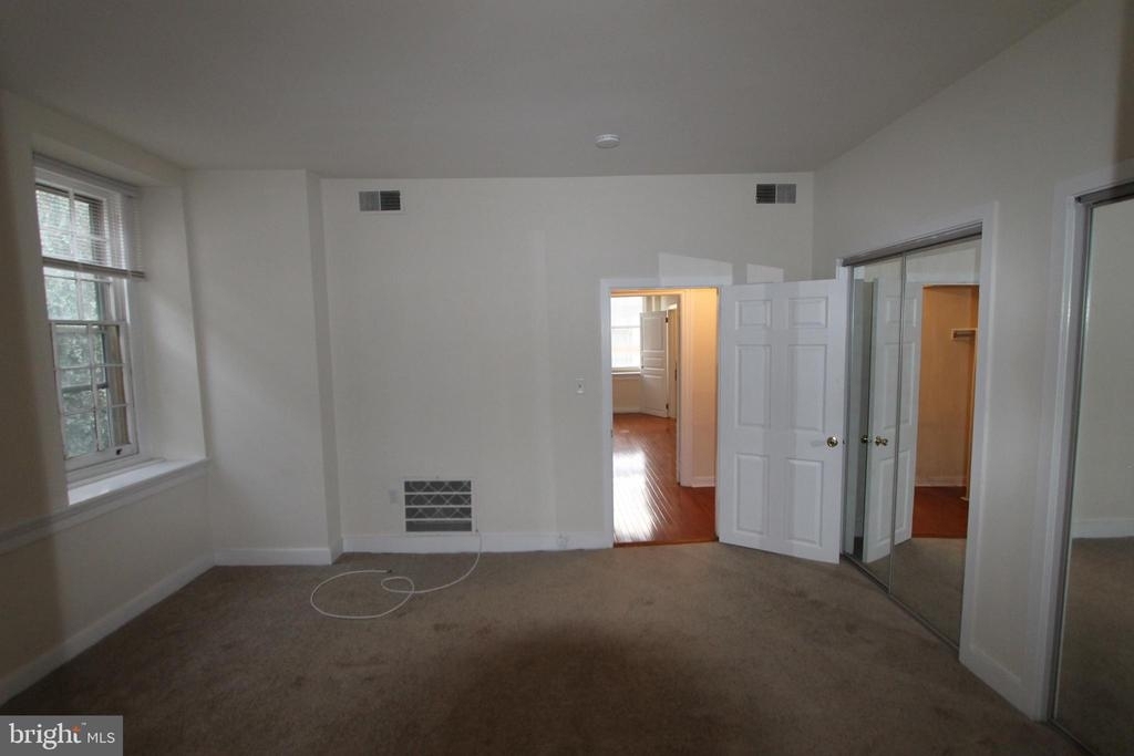 6043 Germantown Ave - Photo 23
