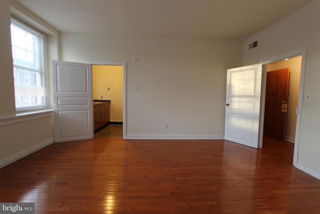 6043 Germantown Ave - Photo 21