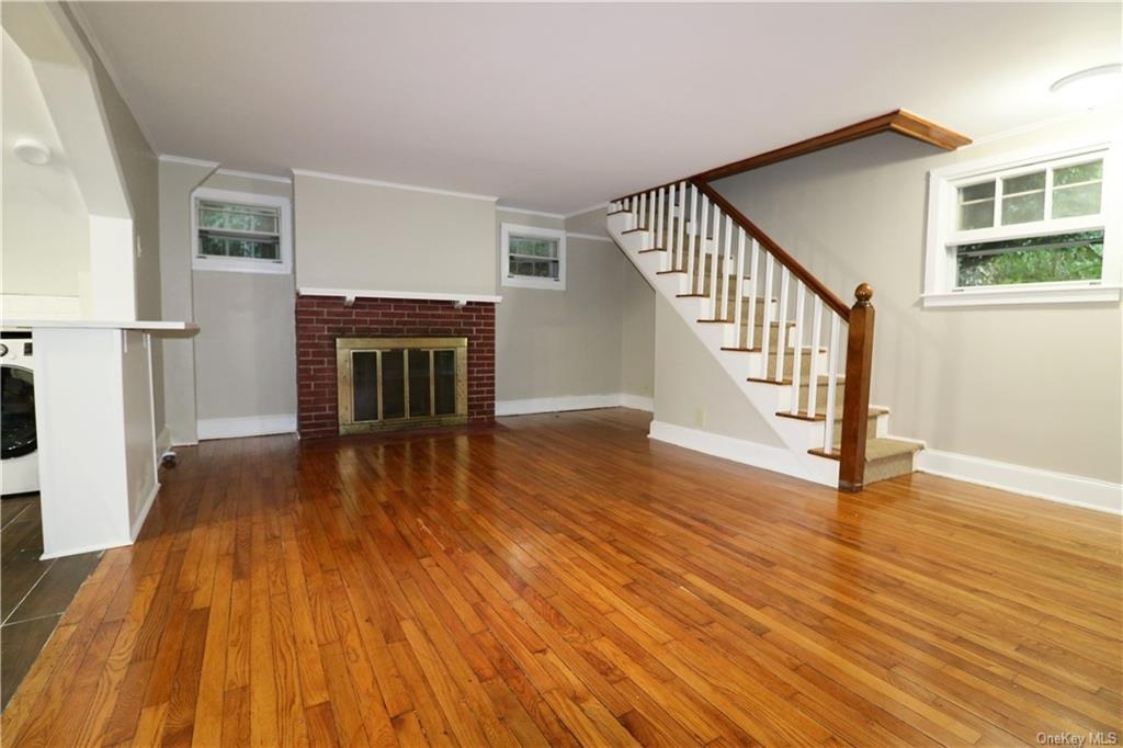 162 W Hartsdale Avenue - Photo 2