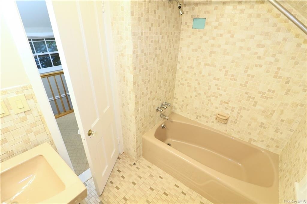 162 W Hartsdale Avenue - Photo 6