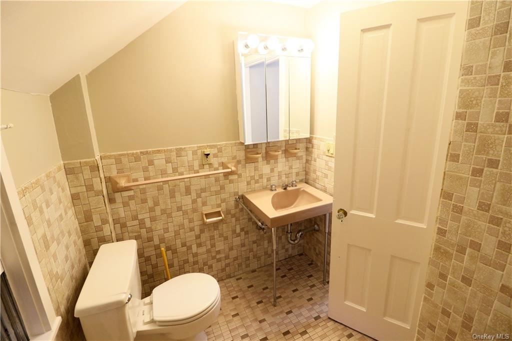 162 W Hartsdale Avenue - Photo 8