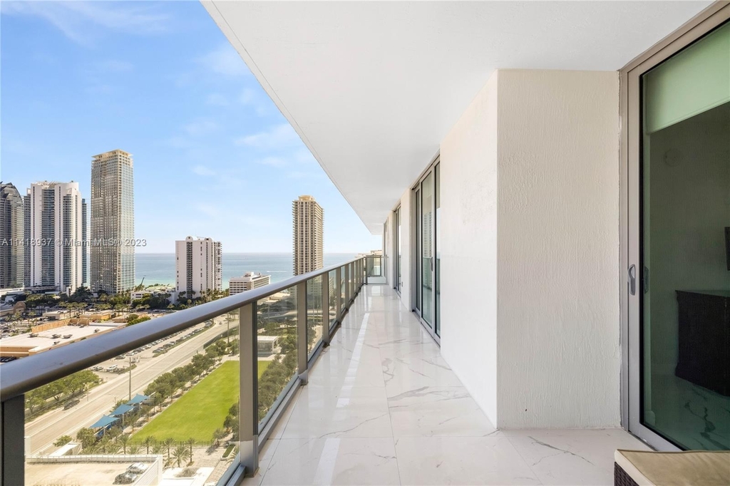 300 Sunny Isles - Photo 0