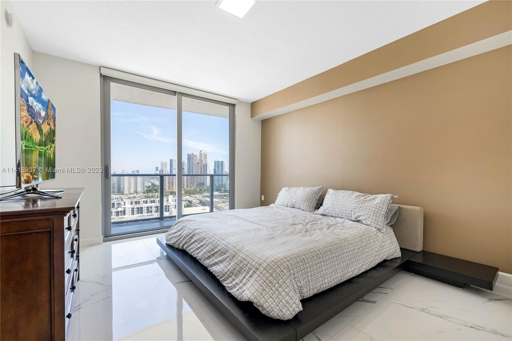 300 Sunny Isles - Photo 10