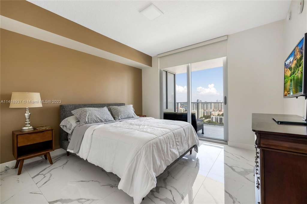 300 Sunny Isles - Photo 14