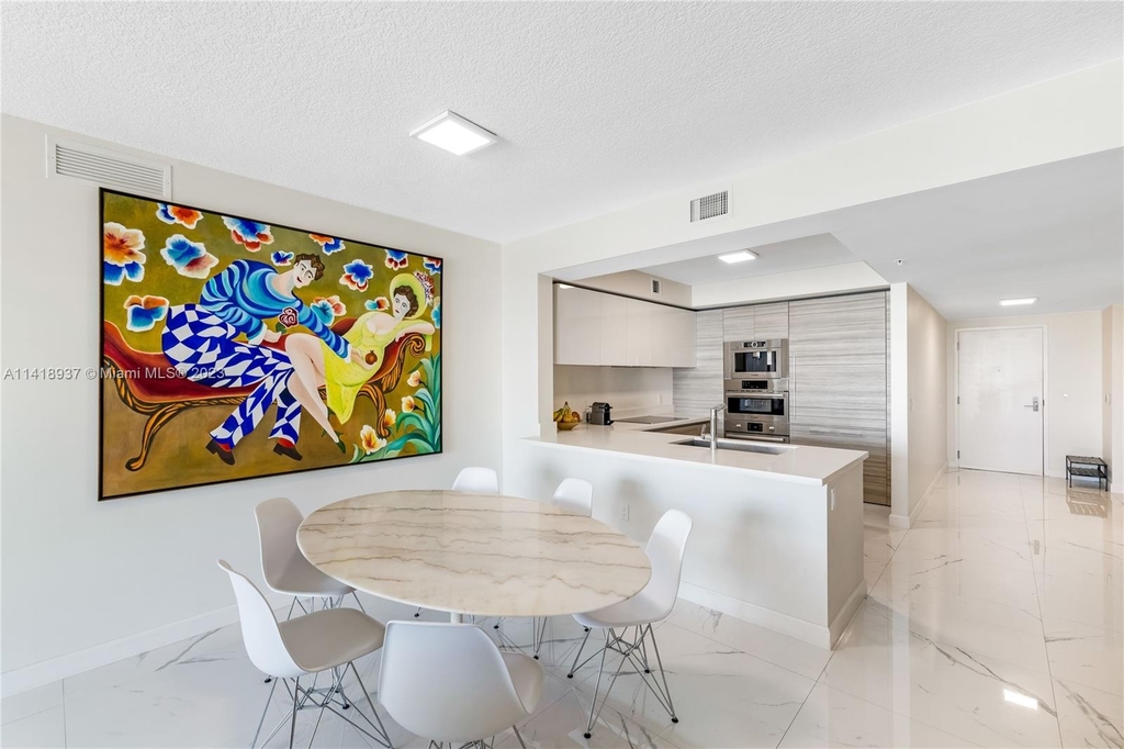 300 Sunny Isles - Photo 6