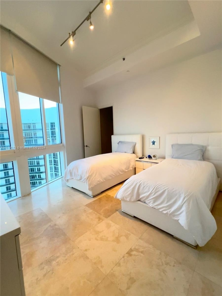 16001 Collins Ave - Photo 18