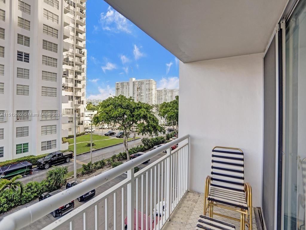 18051 Biscayne Blvd - Photo 28