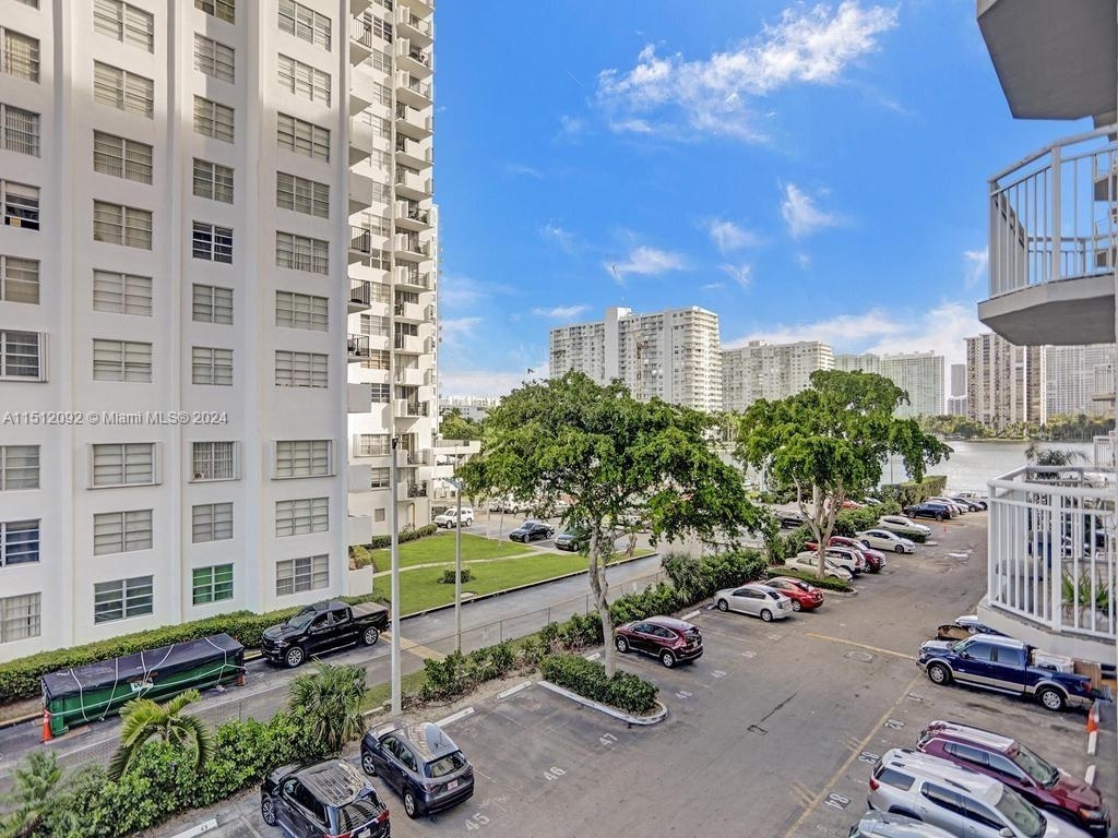 18051 Biscayne Blvd - Photo 30