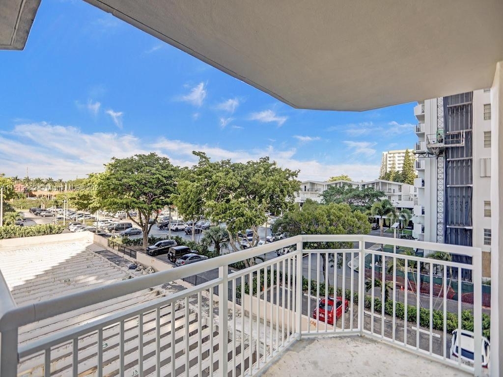 18051 Biscayne Blvd - Photo 37