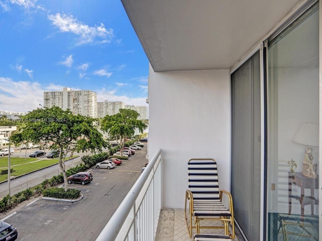 18051 Biscayne Blvd - Photo 29