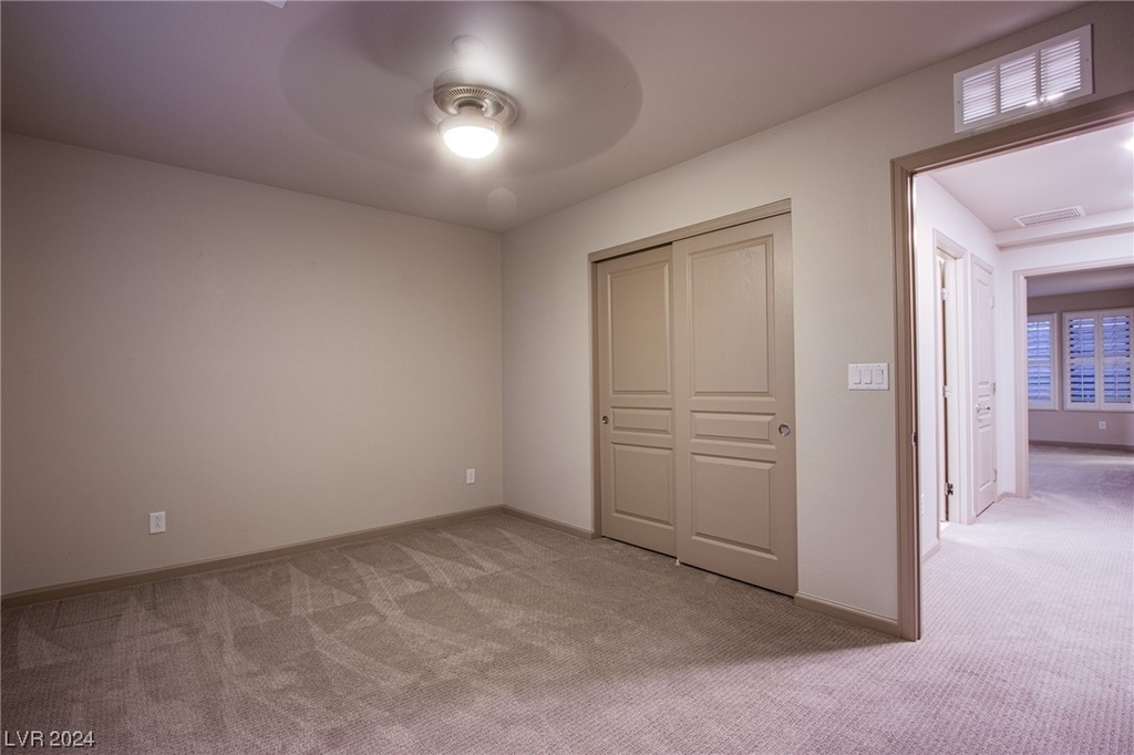 8040 Haywood Estate Avenue - Photo 18