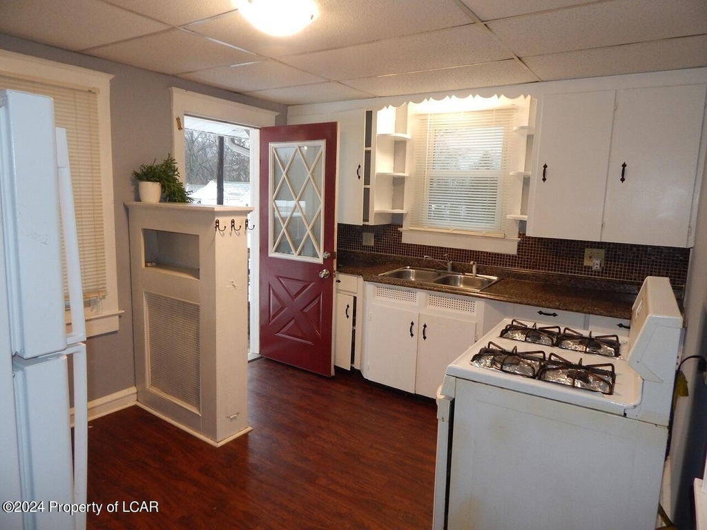 459 Wyoming Avenue - Photo 2