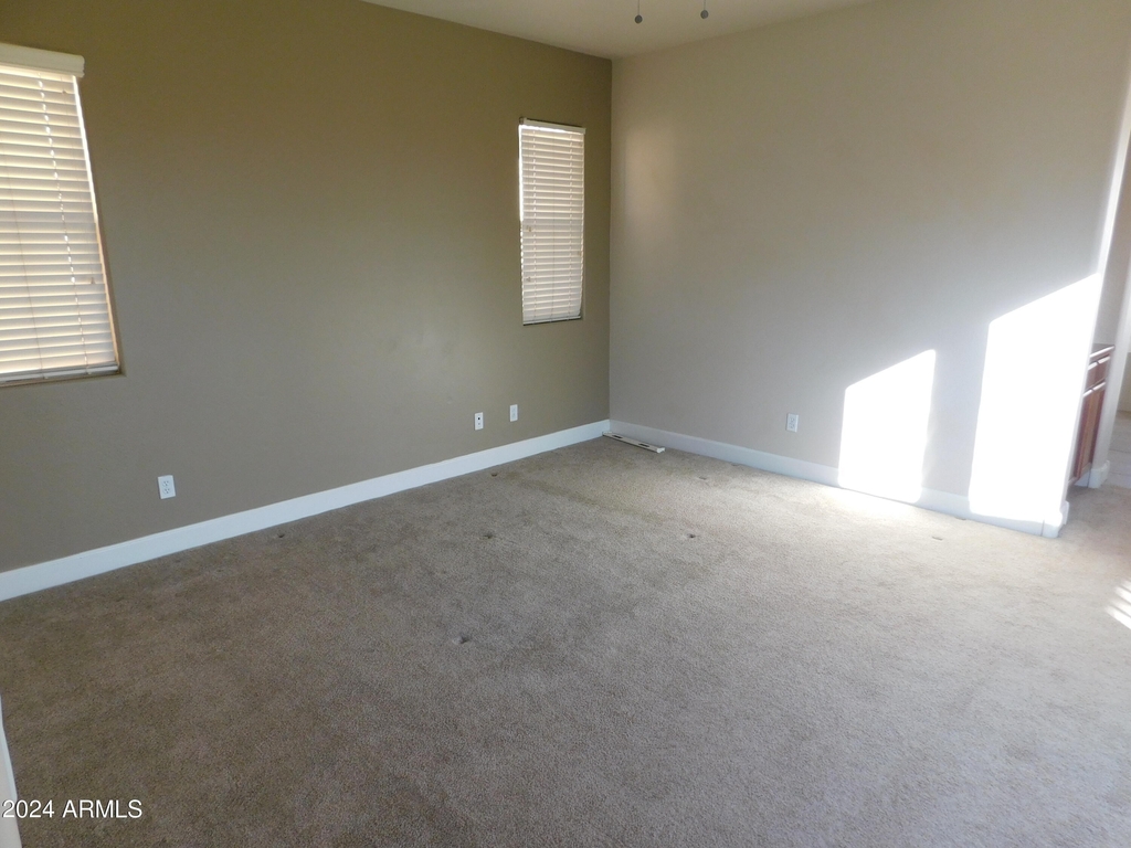 15385 W Dreyfus Street - Photo 4