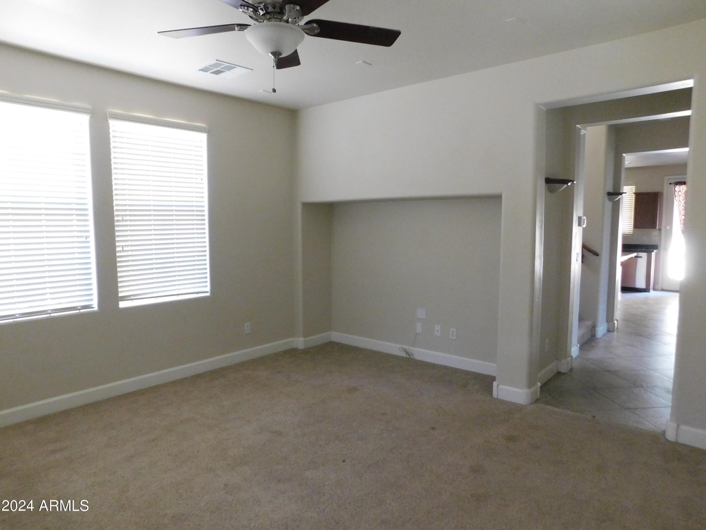 15385 W Dreyfus Street - Photo 9