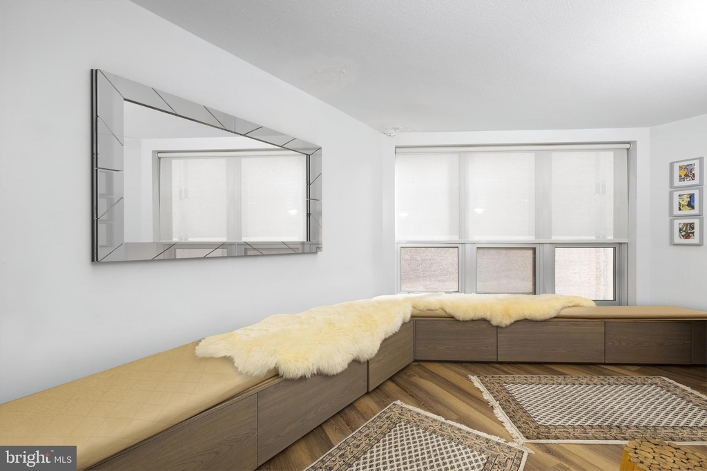 224 W Rittenhouse Square - Photo 3