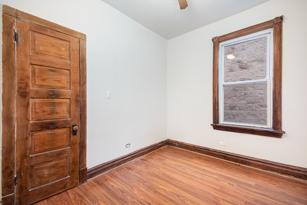 2225 W Wilson Avenue - Photo 3