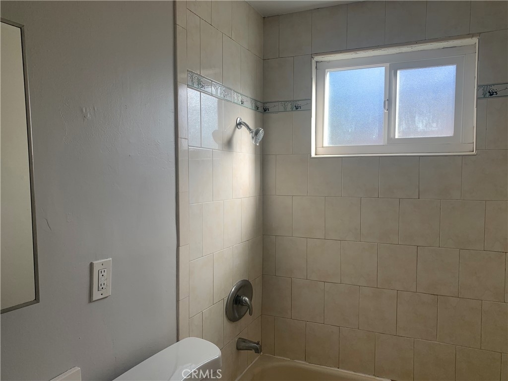 2646 Tyler Avenue 1/2 - Photo 8