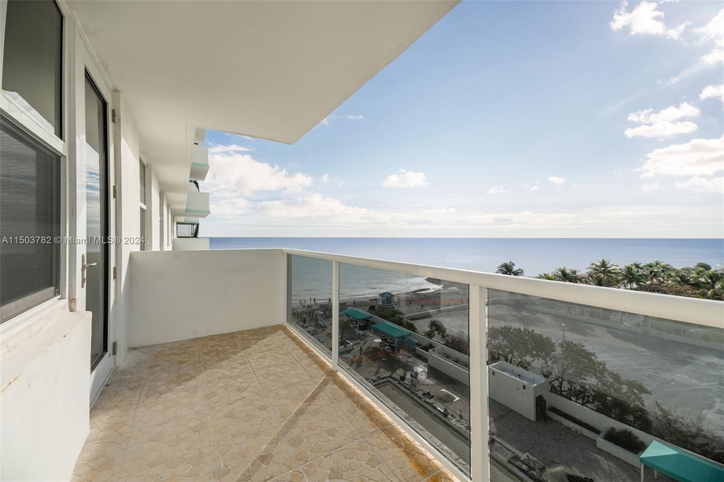 3725 S Ocean Dr - Photo 2