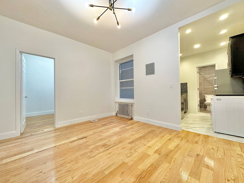 709 Dekalb Avenue - Photo 1