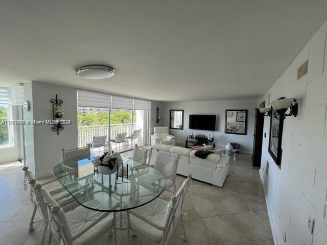 609 Ocean Dr - Photo 2