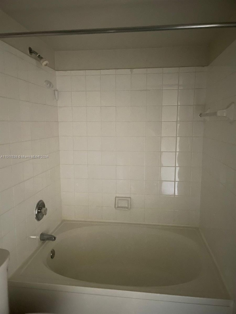220 Sw 116th Ave - Photo 5