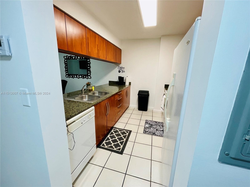 1200 Brickell Bay Dr - Photo 3