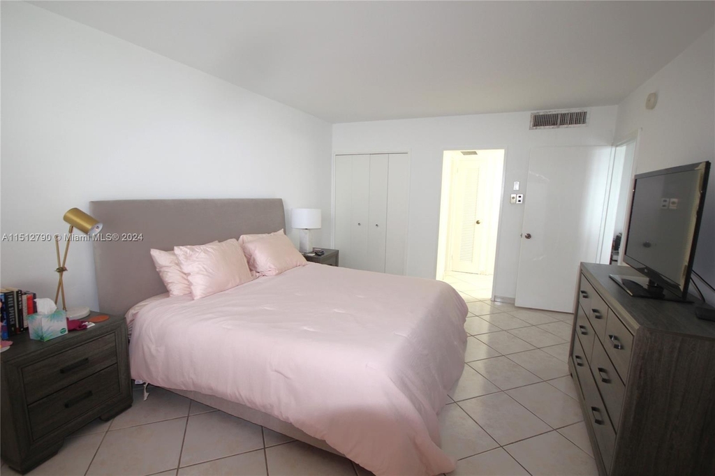 5151 Collins Ave - Photo 12