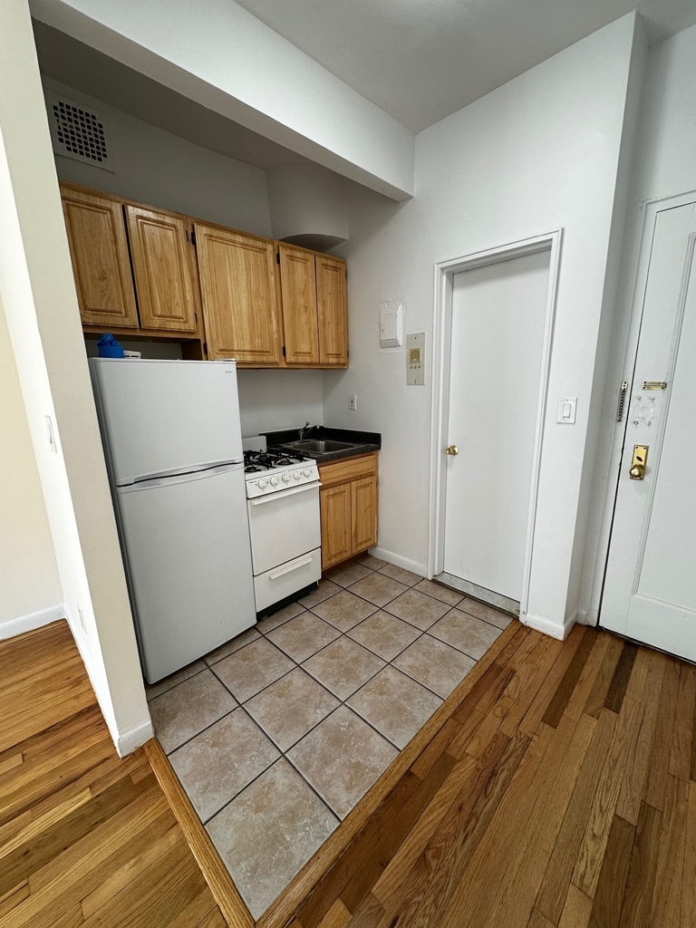 East 10th Street and 1st Avenue - Photo 3