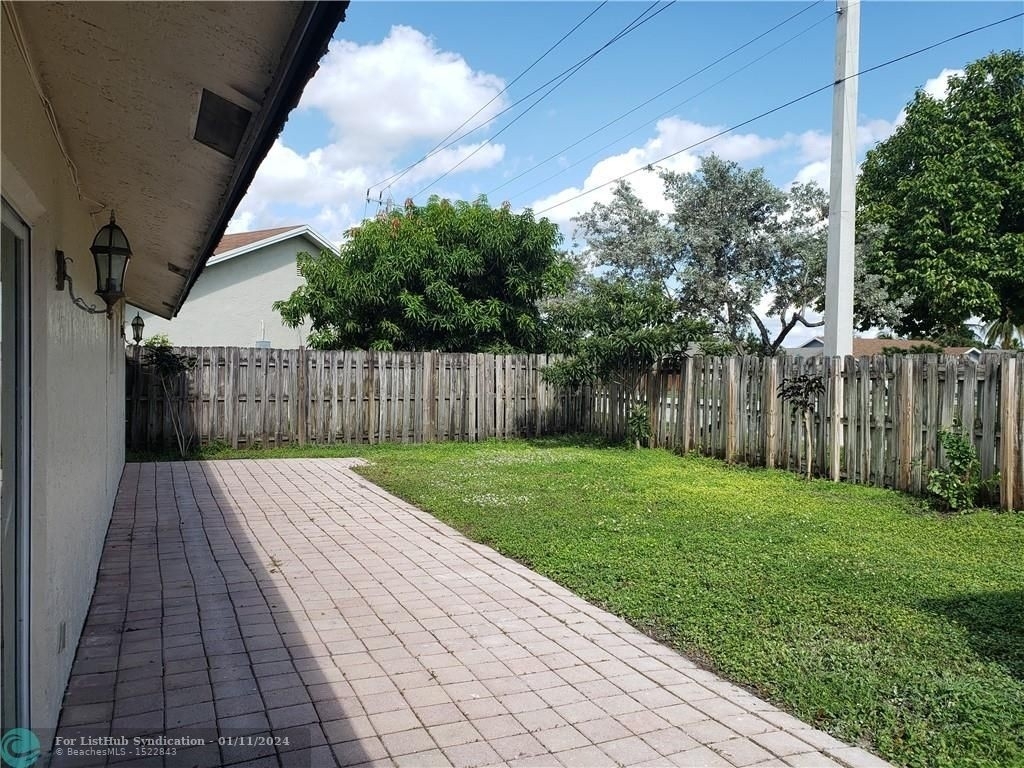4520 Nw 94th   Ter - Photo 3