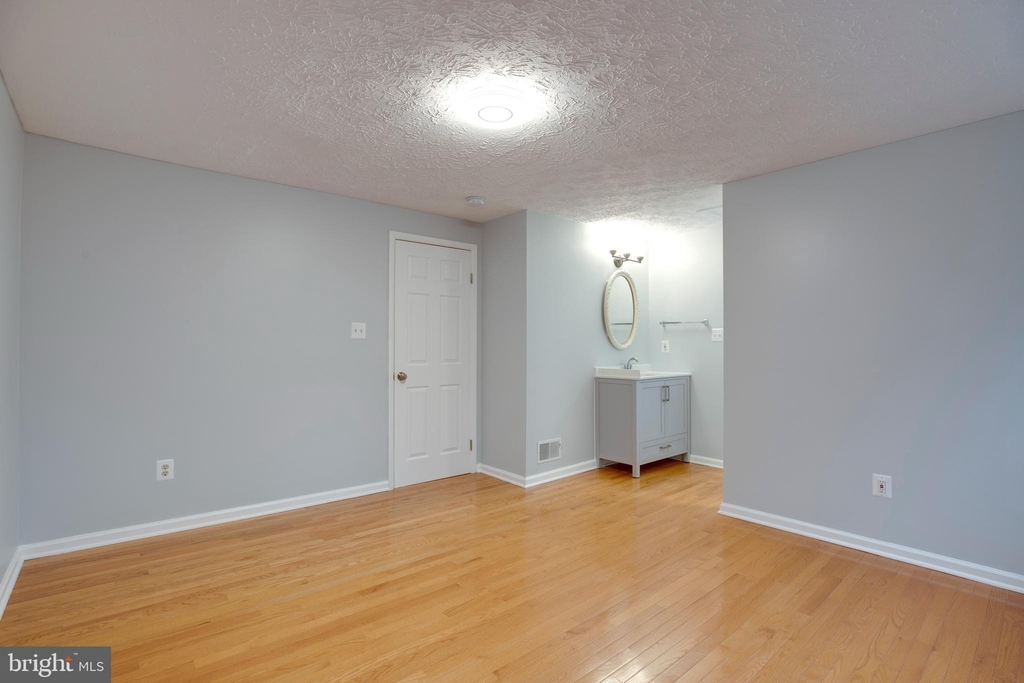 2032 Brooks Square Place - Photo 16